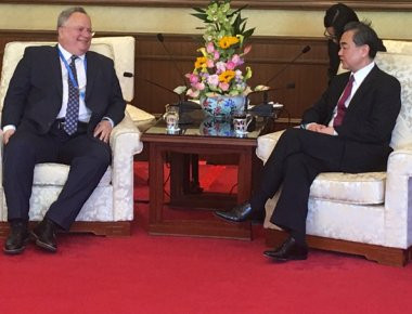 Συνάντηση του Ν.Κοτζιά με τον Κινέζο ομόλογό του - Τι συζήτησαν